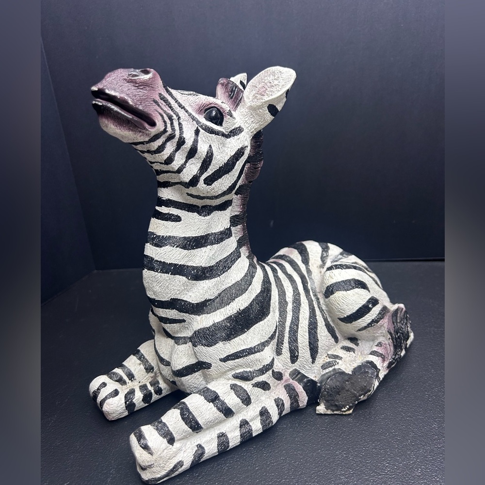 zebra statue - black white - safari home decor - resin / measurements in photos
